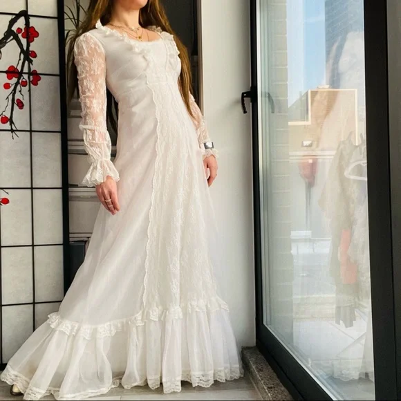 Vintage Organza Ruffle Lace Layered Ivory White Bishop Long Sleeve Wedding Dress - Picture 10 of 17